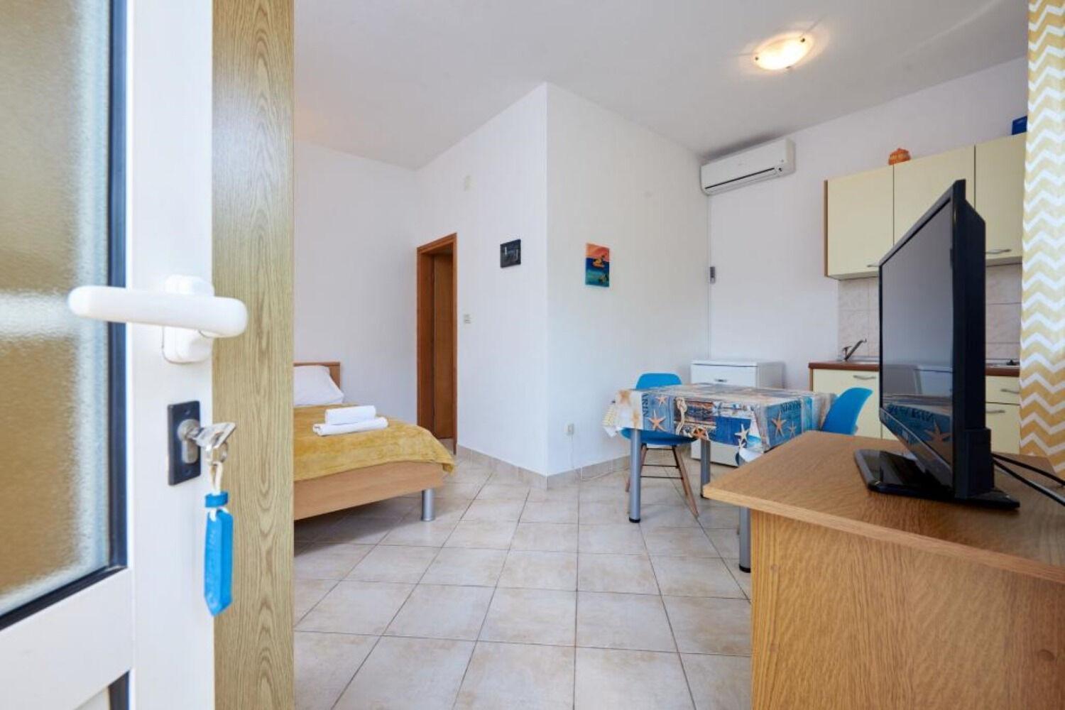Apartments Mare - 30 M From Pebble Beach Seget Vranjica Exterior foto